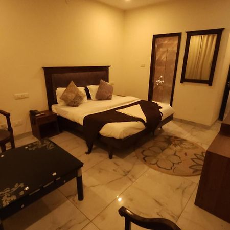 Hotel Bliss Stay Chandīgarh 외부 사진